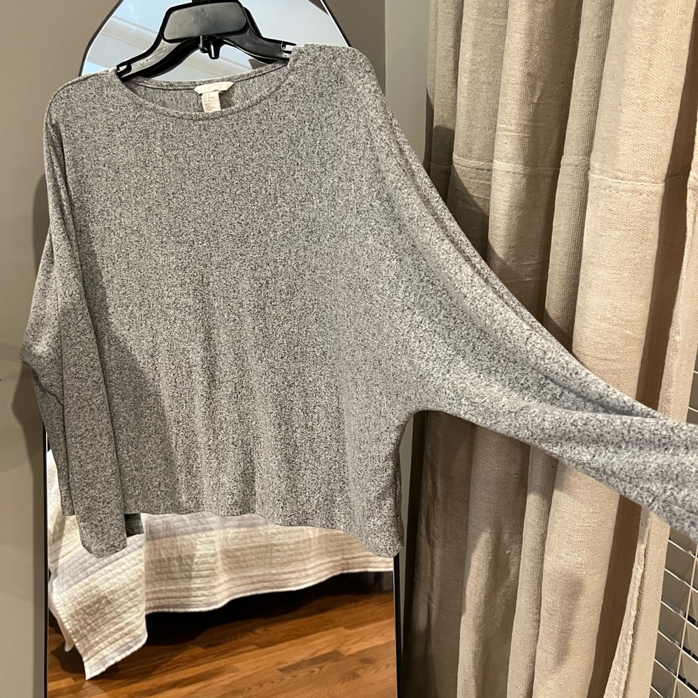 H&M | Light gray wide arm top